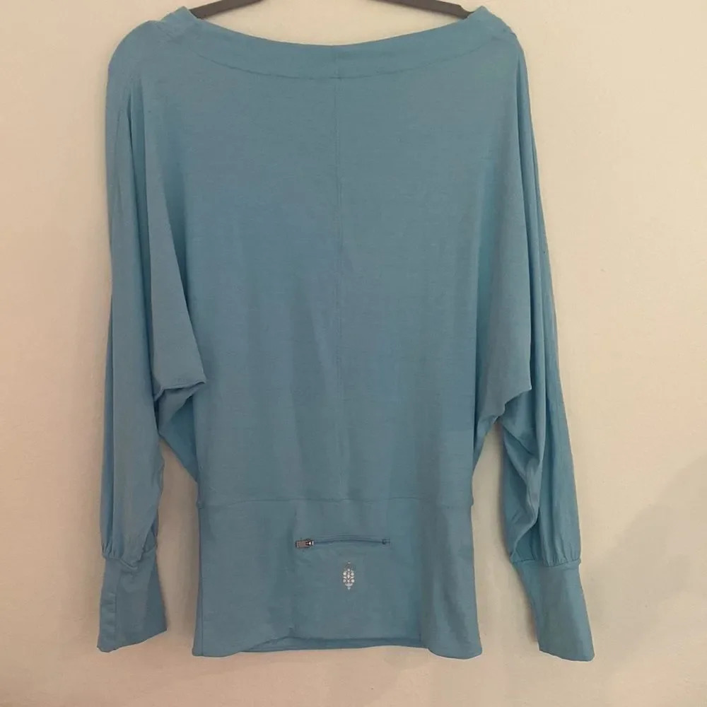 Free People Movement sz‎ S long sleeve light blue boatneck athletic shirt EUC - Picture 5 of 6